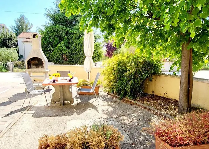 Blue Stone-With Parking, Terrace And Bbq