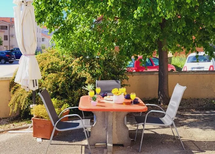 Blue Stone-With Parking, Terrace And Bbq